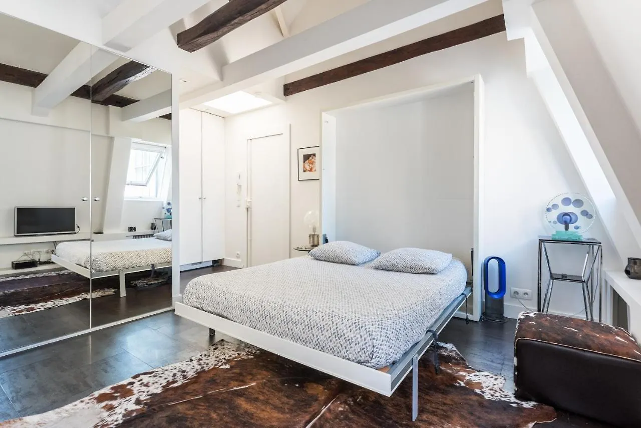 Foch Studio Apartment *